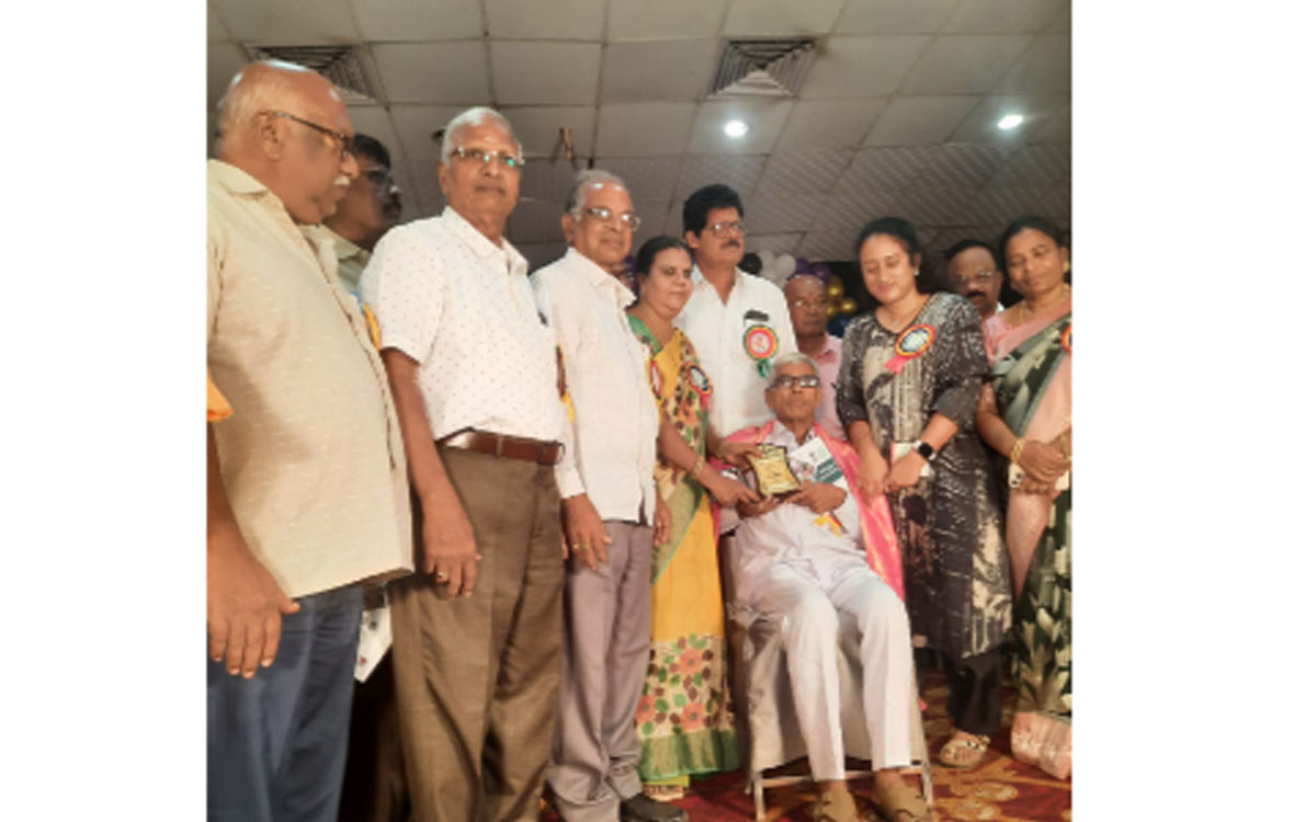 కొత్త‌గూడెం క్ల‌బ్‌లో సీనియర్ సిటిజన్ల‌కు సన్మానం