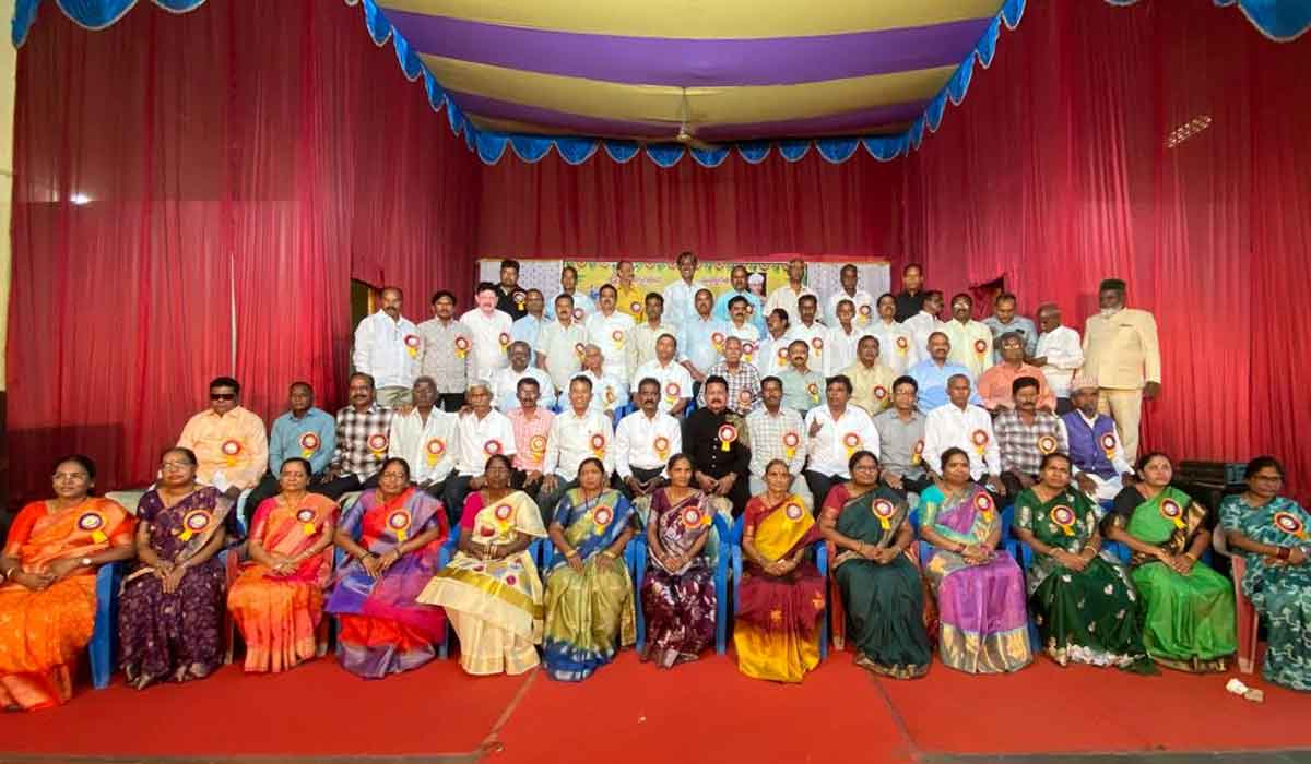 Veenavanka | వీణవంకలో 43 ఏళ్ల తర్వాత ఒకే వేదికపై అ‘పూర్వ’ సమ్మేళనం