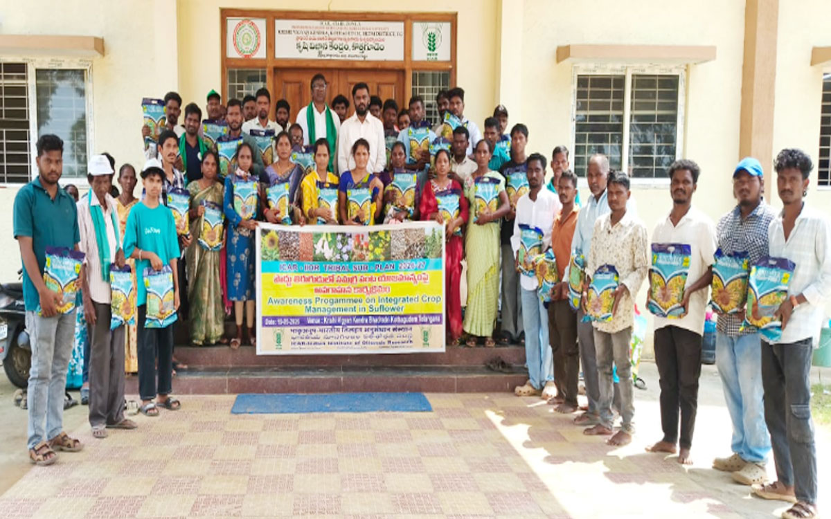 కేవీకే కొత్త‌గూడెంలో పొద్దుతిరుగుడు హైబ్రిడ్ విత్తనాల పంపిణీ