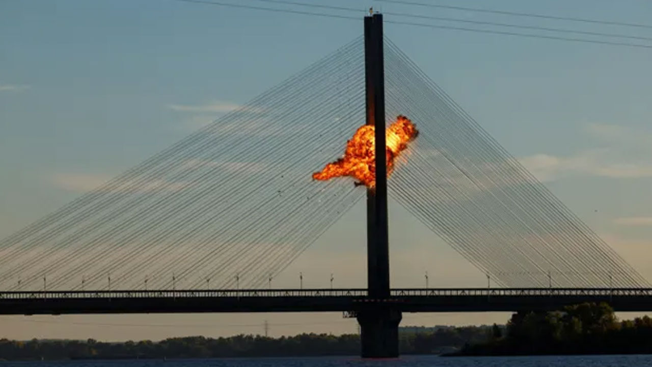 Kyiv Bridge: కీవ్‌లో రెండో బ్రిడ్జ్‌పై ర‌ష్యా డ్రోన్ దాడి