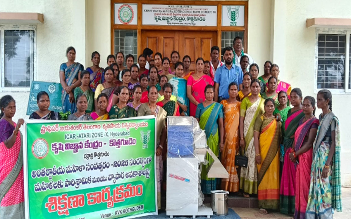 ‘మహిళలు స్వయం ఉపాధితో ఆర్థికంగా ఎదగాలి’