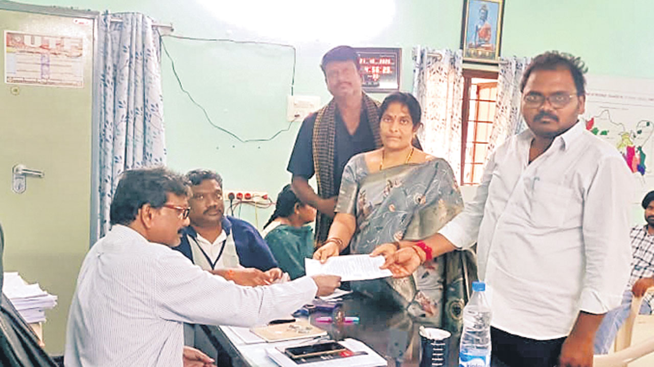 ఏపీ స్థానిక బరిలో బీఆర్‌ఎస్‌ అభ్యర్థి