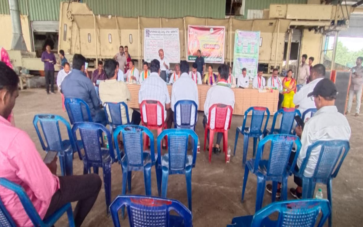 సీసీఐ కొనుగోలు కేంద్రంలో కానరాని రైతులు