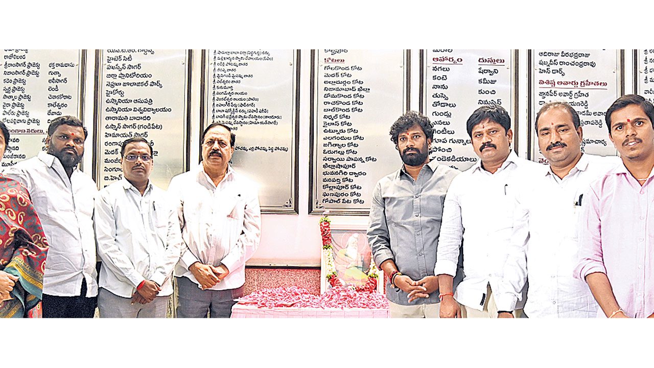 ఆదర్శమూర్తి వాల్మీకి మహర్షి : బాల్కసుమన్‌