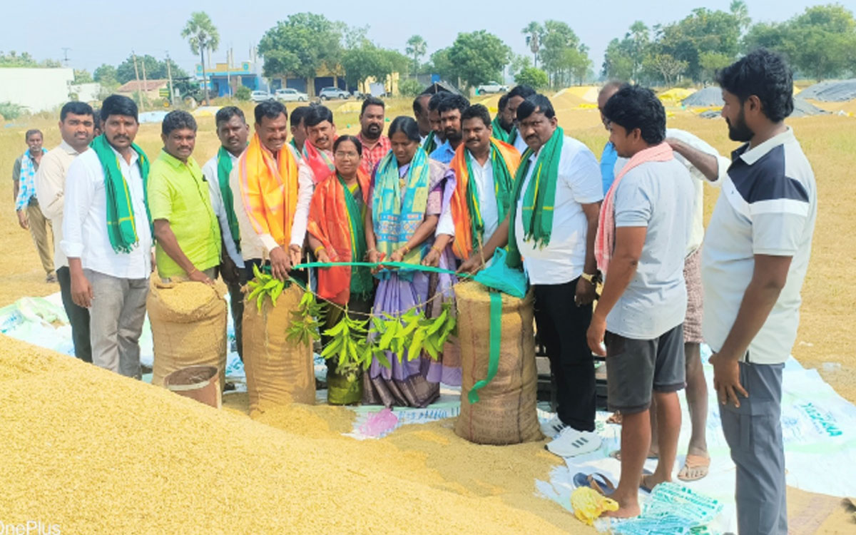 ‘ధాన్యం కొనుగోలు కేంద్రాలను సద్వినియోగం చేసుకోవాలి’