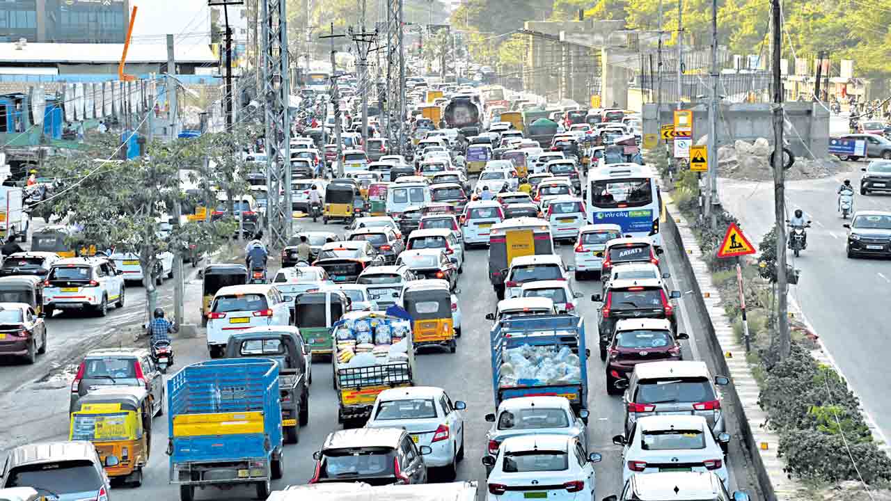 ఐటీహబ్‌లోట్రాఫిక్‌జామ్‌