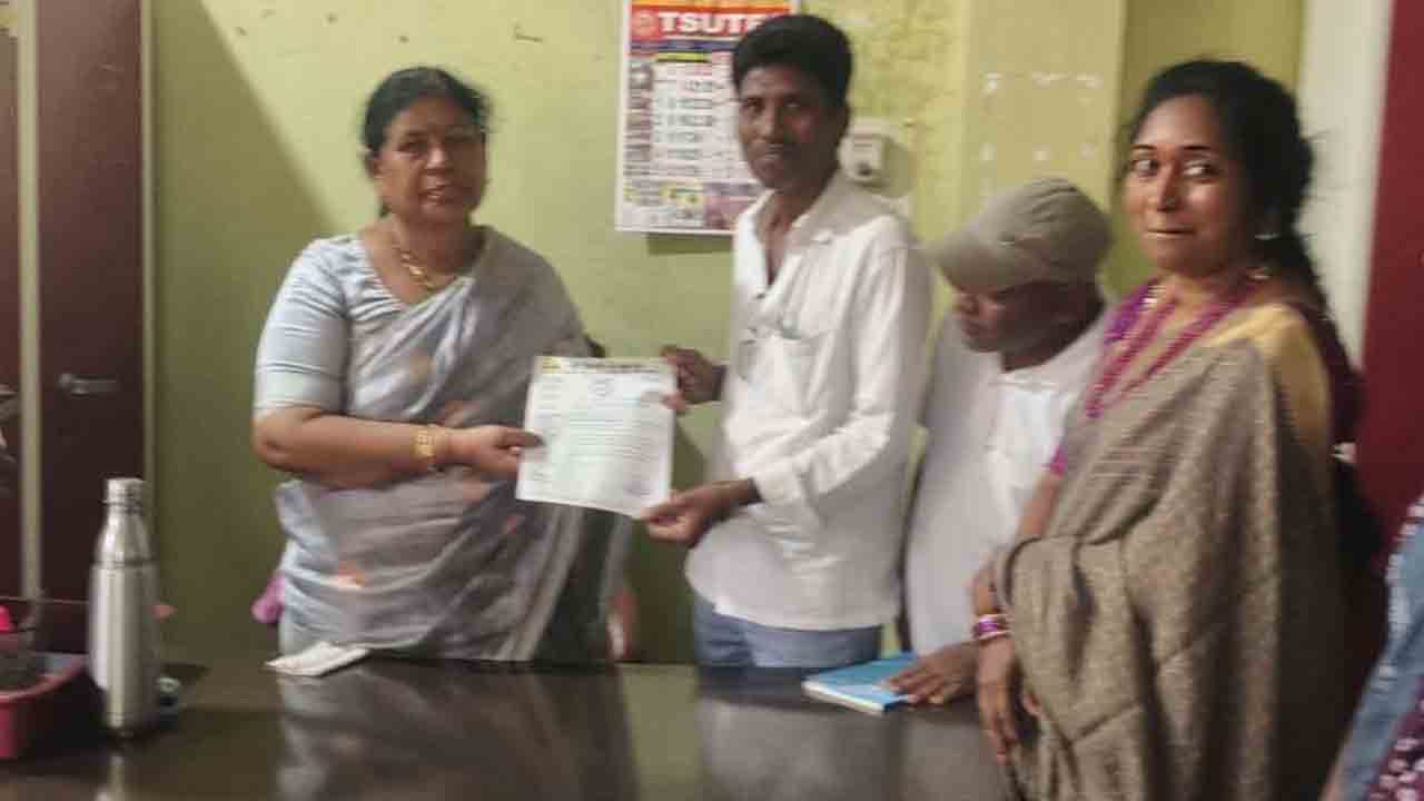 మాంగ్ సమాజ్ భవనాన్ని మంజూరు చేయాలని కోవ లక్ష్మికి వినతి
