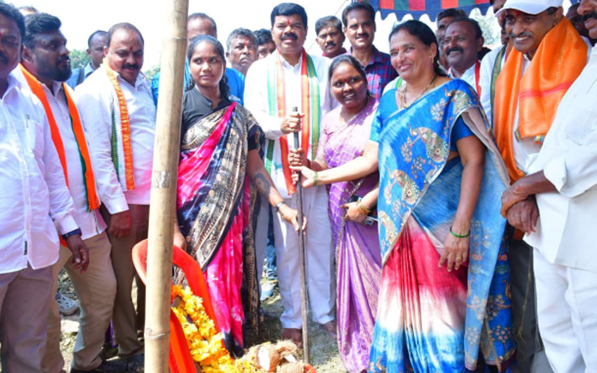 డ్రైనేజీ నిర్మాణ ప‌నుల‌కు ఎమ్మెల్యే పాయం వెంకటేశ్వర్లు భూమి పూజ‌