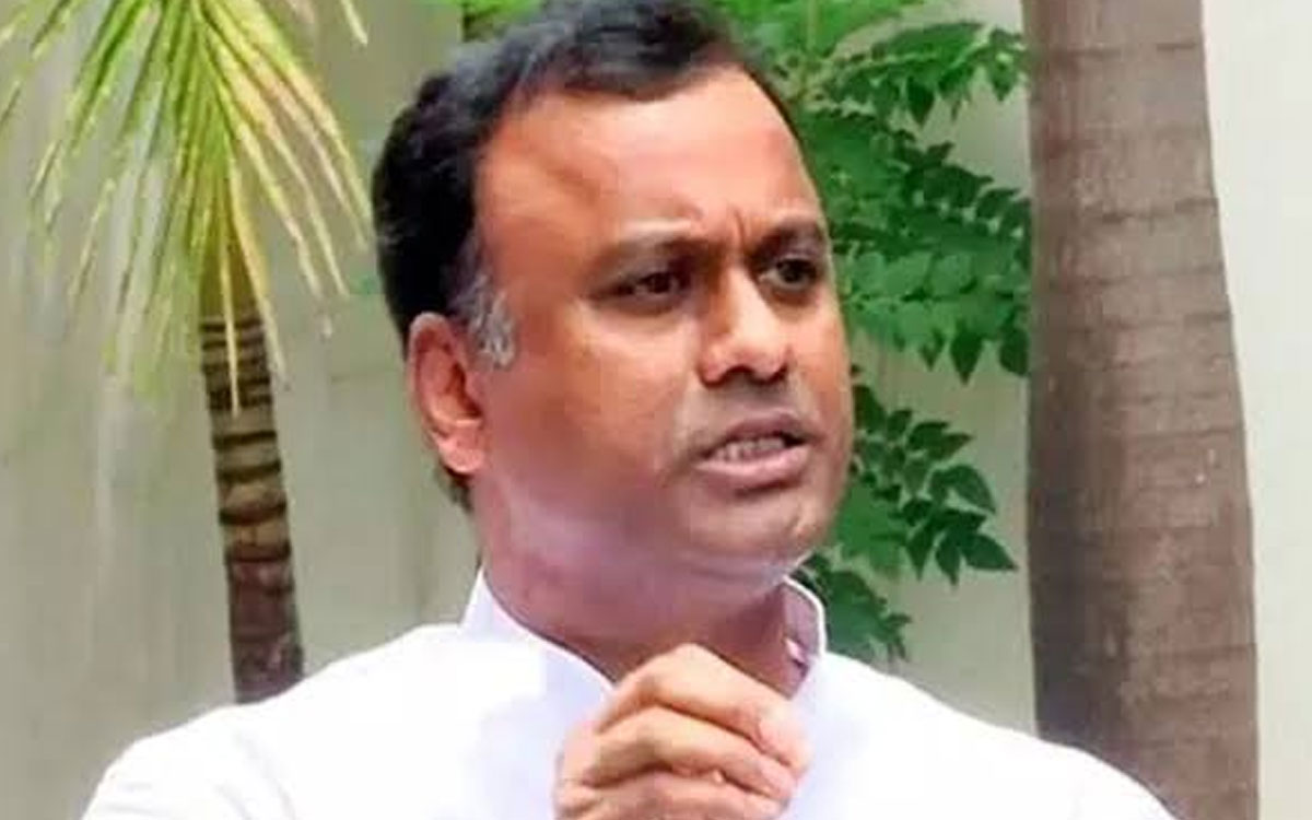 ‘దొరికింది దొరికినట్లే దోచుకుంటున్నారు’