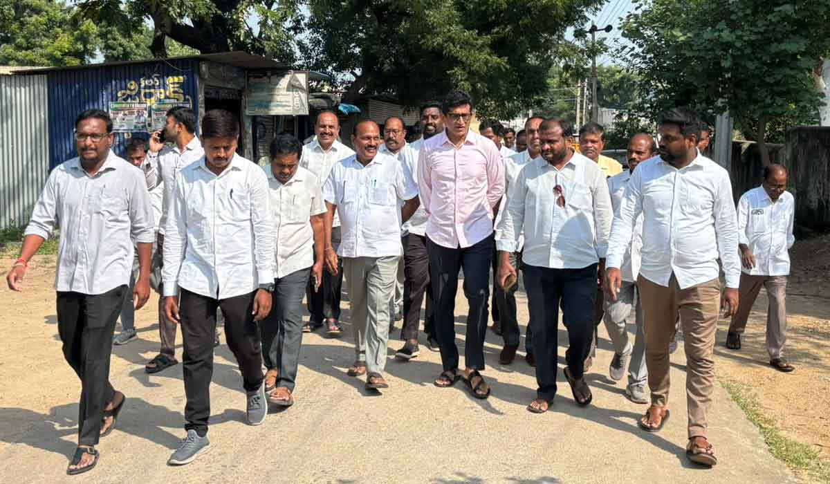 MLA Dr. Kalvakuntla Sanjay | మెట్పల్లిలో కోర్టు భవన నిర్మాణానికి సహకరించాలి.. కోరుట్ల ఎమ్మెల్యే డాక్టర్ కల్వకుంట్ల సంజ MLA Dr. Kalvakuntla Sanjay | మెట్పల్లిలో కోర్టు భవన నిర్మాణానికి సహకరించాలి.. కోరుట్ల ఎమ్మెల్యే డాక్టర్ కల్వకుంట్ల సంజ