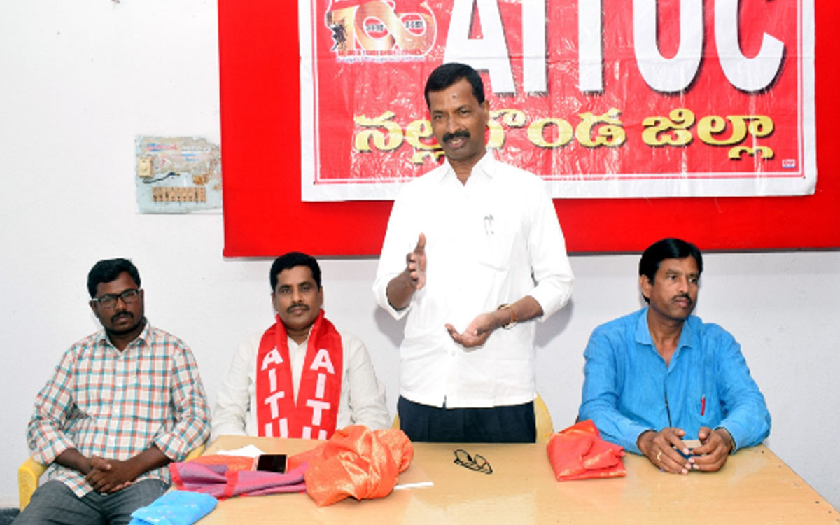 కేంద్ర ప్రభుత్వ కార్మిక వ్యతిరేక విధానాలను తిప్పికొట్టాలి : ఎమ్మెల్సీ నెల్లికంటి సత్యం
