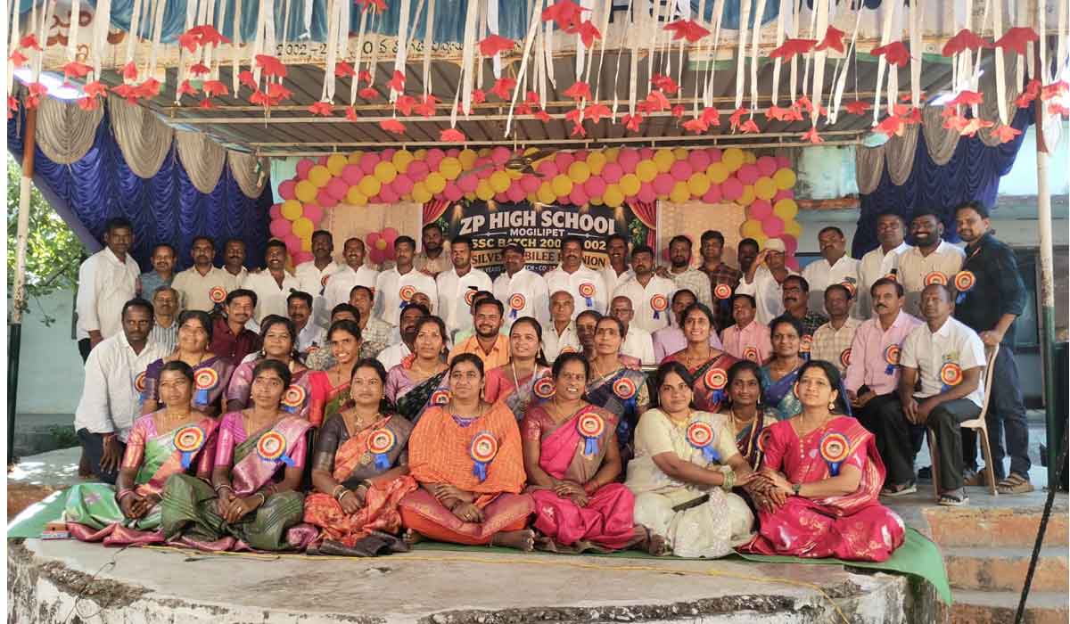 Mallapur | మొగిలిపేటలో ఘనంగా పూర్వ విద్యార్థుల సిల్వర్ జూబ్లీ వేడుకలు