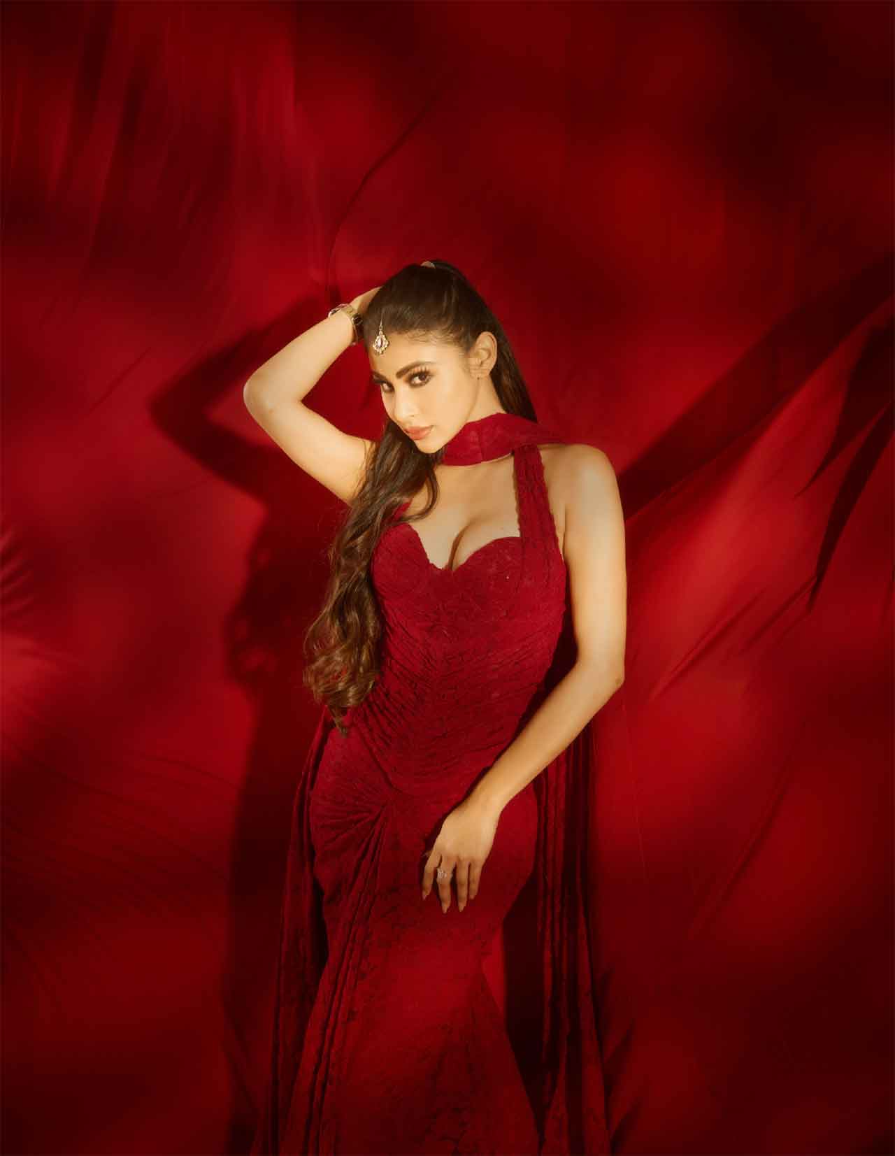 Mouni Roy2