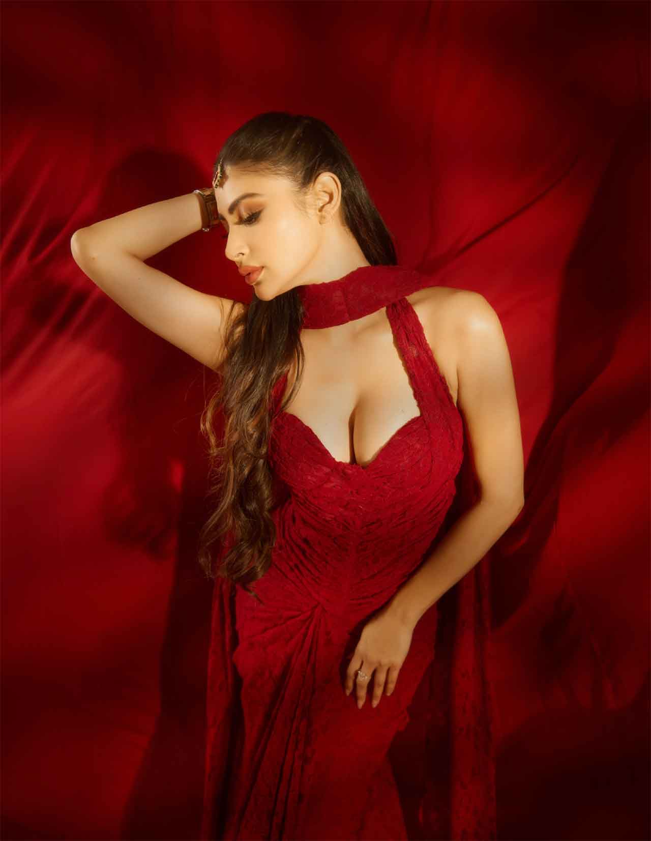 Mouni Roy5
