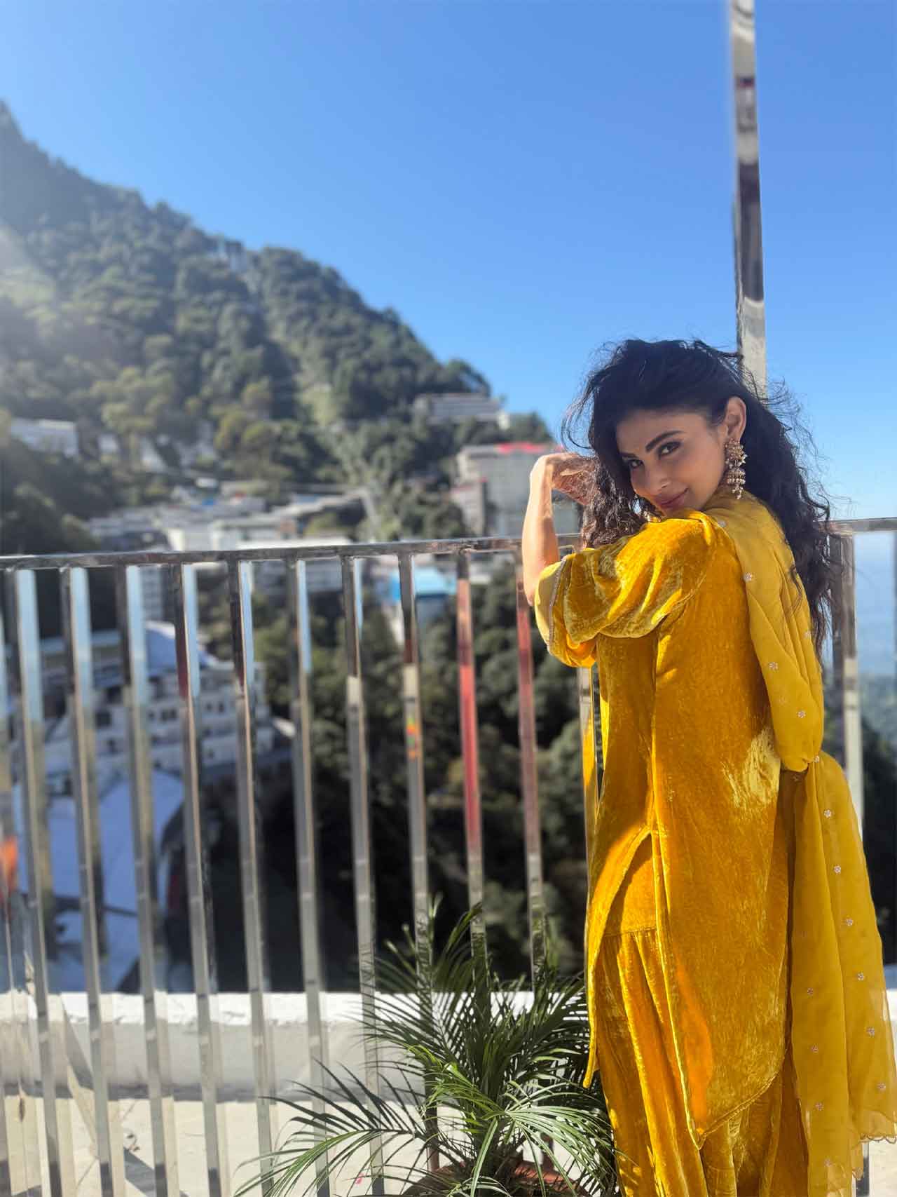 Mouni Roy6
