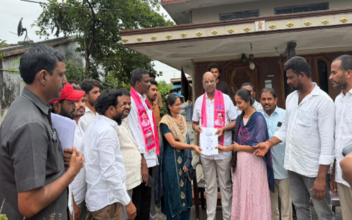 ఎమ్మెల్సీ ఓట్ల నమోదులో ఎంపీ వద్దిరాజు