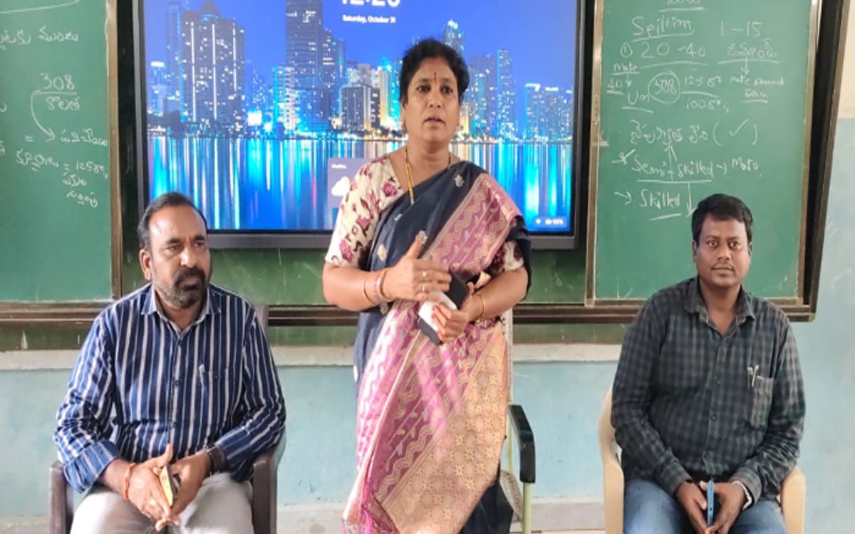 కూలీలు ఉపాధి పనులను సద్వినియోగం చేసుకోవాలి: జడ్పీ సీఈవో నాగలక్ష్మి