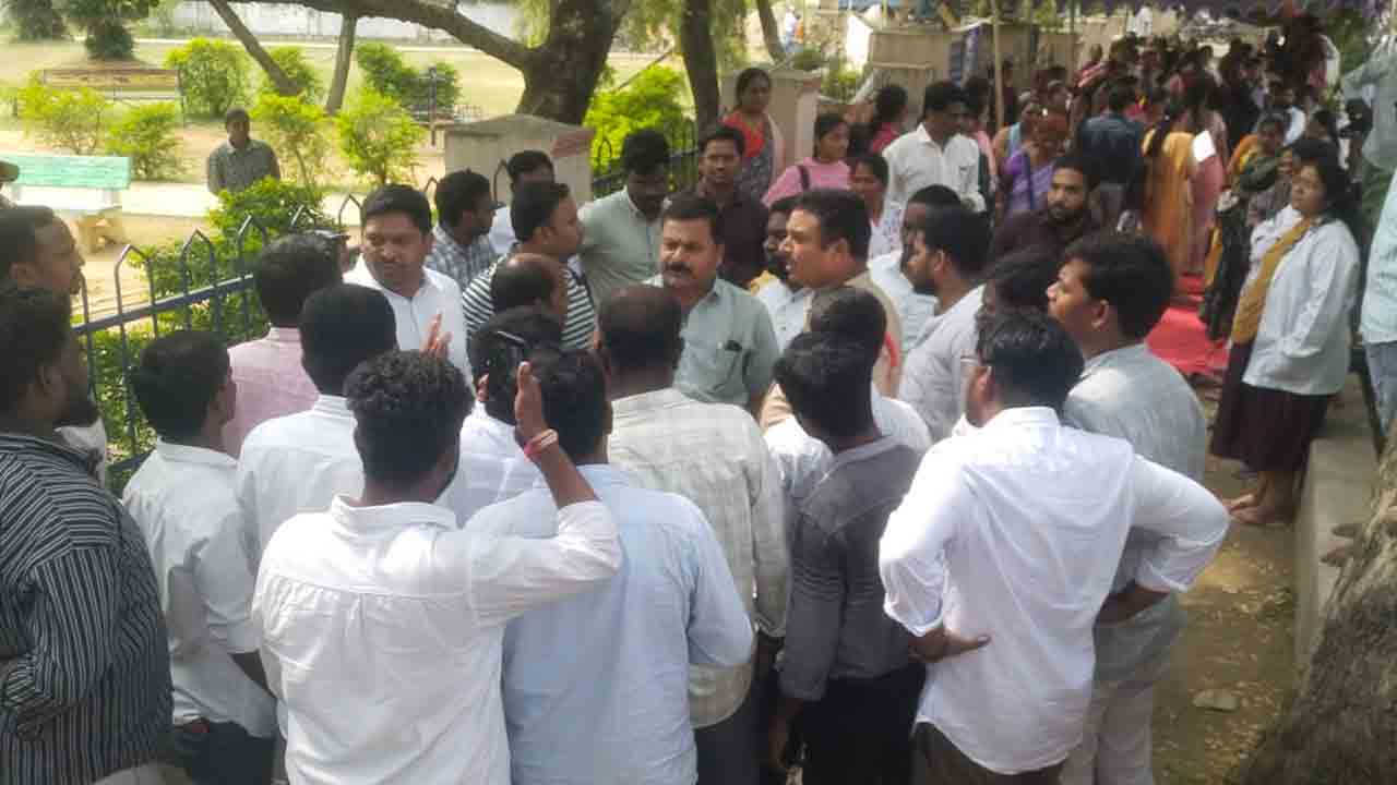 Narayanpet | నారాయణపేటలో కొట్టుకున్న బీఎస్పీ- కాంగ్రెస్ నాయకులు