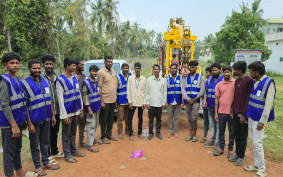 ఆంధ్రా విద్యుత్ పునరుద్ధణ పనుల్లో మన ఉద్యోగులు