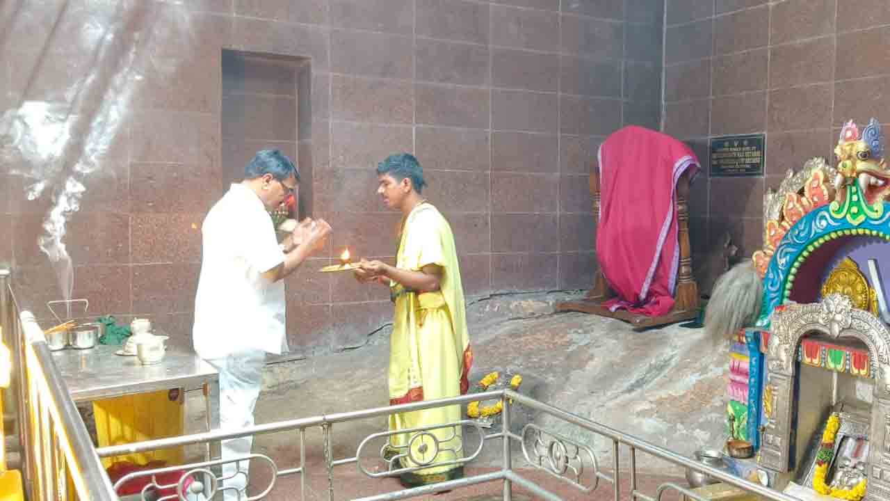 కేసీఆర్‌ హయాంలోనే ఆలయాల అభివృద్ధి : మాజీ మంత్రి నిరంజన్ రెడ్డి