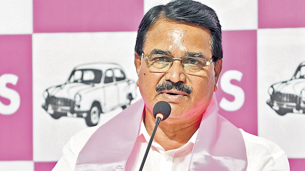 కాంగ్రెస్‌ గడీలపై ఫిరంగుల మోత ఖాయం: సింగిరెడ్డి నిరంజన్‌రెడ్డి
