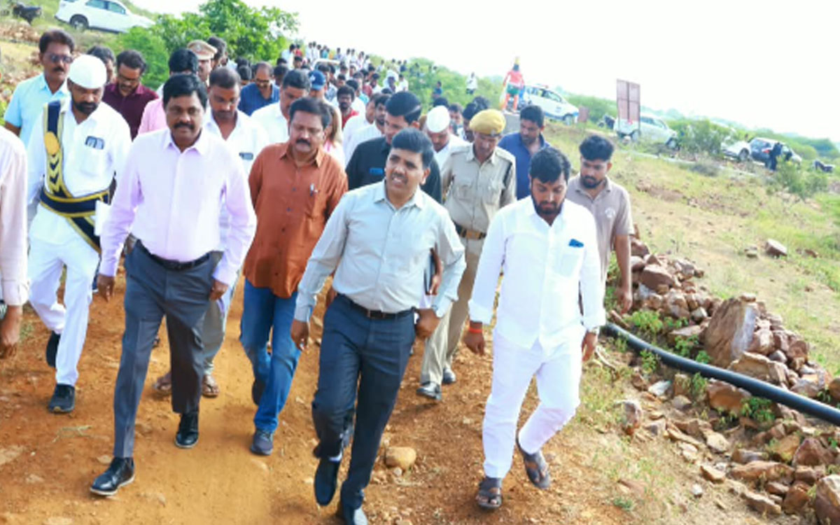 భూ సమస్యలకు త్వరలోనే పరిష్కారం : కలెక్టర్ చంద్రశేఖర్