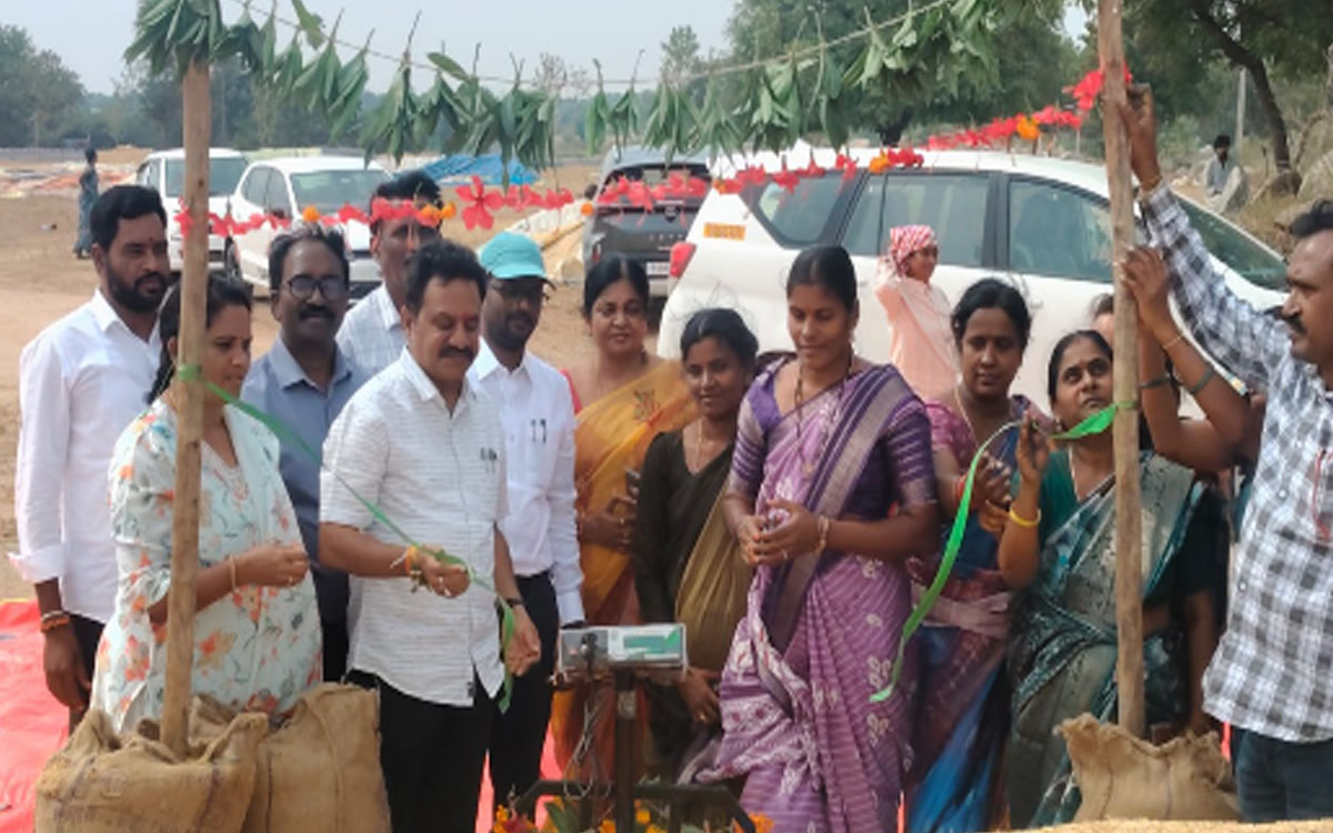 నల్ల‌గొండ మండలంలో ఐకేపీ ధాన్యం కొనుగోలు కేంద్రాలు ప్రారంభం