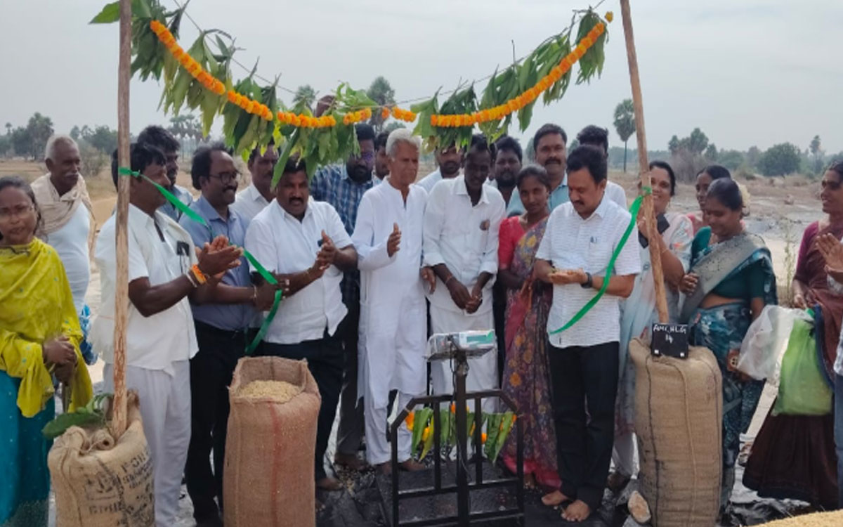 నల్లగొండ మండలంలో ఐకేపీ ధాన్యం కొనుగోలు కేంద్రాలు ప్రారంభం