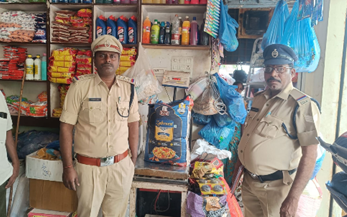 నల్లగొండలో లీగల్ మెట్రాలజీ, పౌర సరఫరాల శాఖల సంయుక్త తనిఖీలు