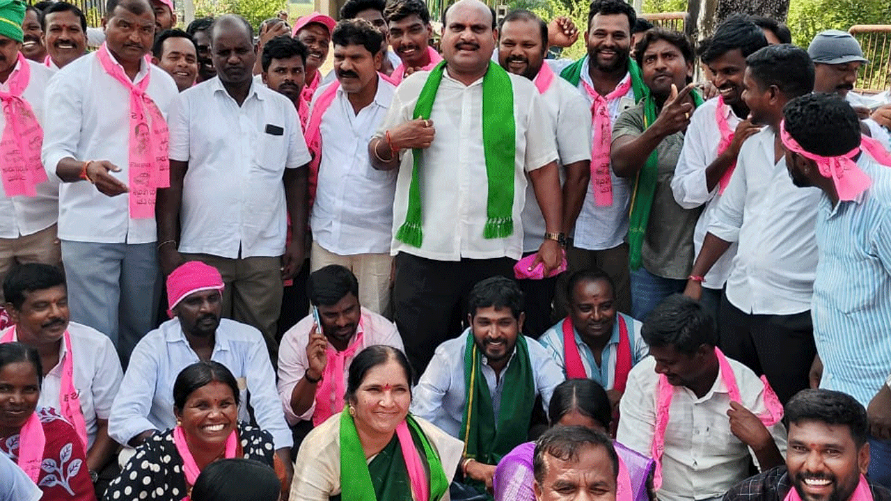 Power cuts | కరెంటు కోతలపై మాజీ ఎమ్మెల్యే పద్మాదేవేందర్ రెడ్డి ఆధ్వ‌ర్యంలో నిర‌స‌న‌