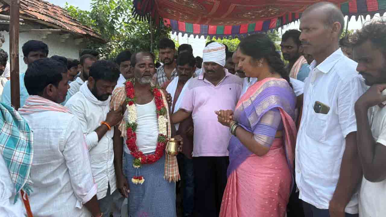 మాలిస్ నాగప్ప మృతి పార్టీకి తీరని లోటు : పద్మా దేవేందర్ రెడ్డి