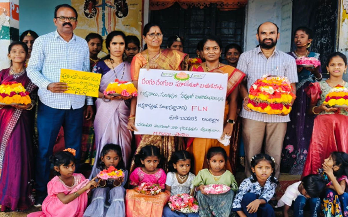 పూలతో బతుకమ్మ వైభవం- అక్షరాలతో భావితరాల వికాసం