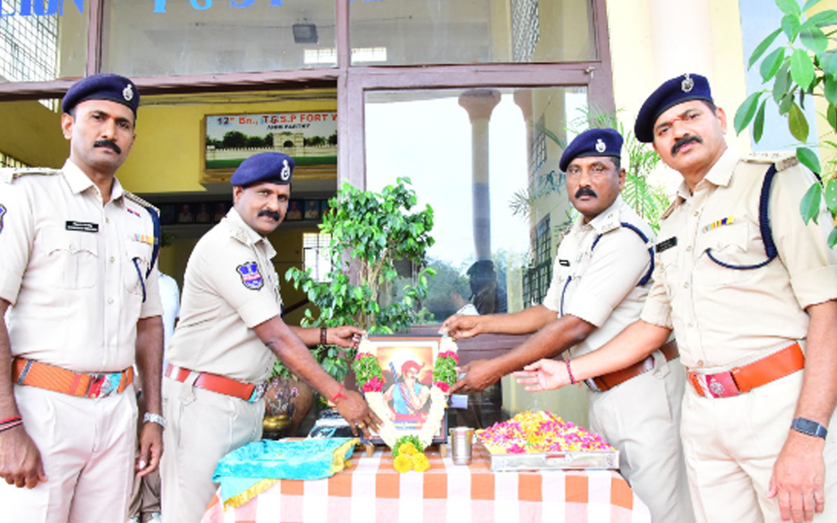 'ప్రజా వీరుడు పండుగ సాయన్న'