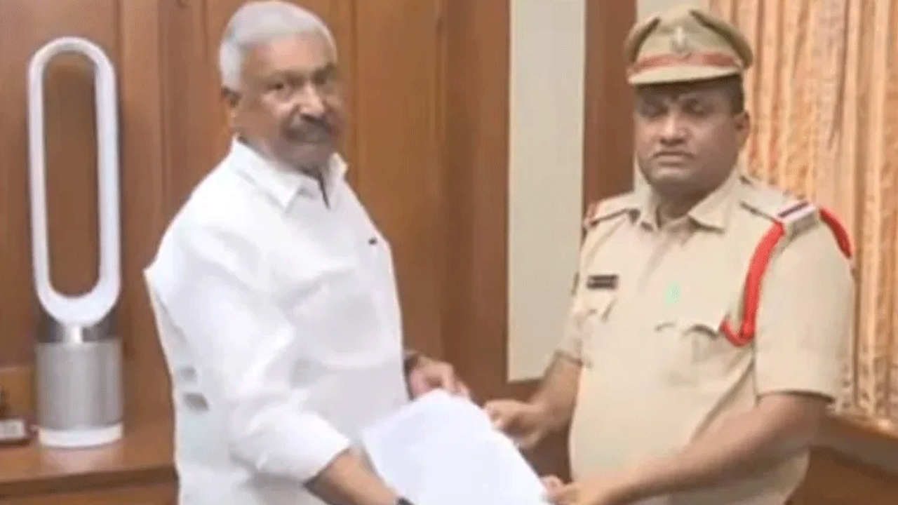 పోలీసులతో నామినేషన్లు వేయ‌కుండా అడ్డుకుంటున్నారు : పెద్దిరెడ్డి రామచంద్రారెడ్డి