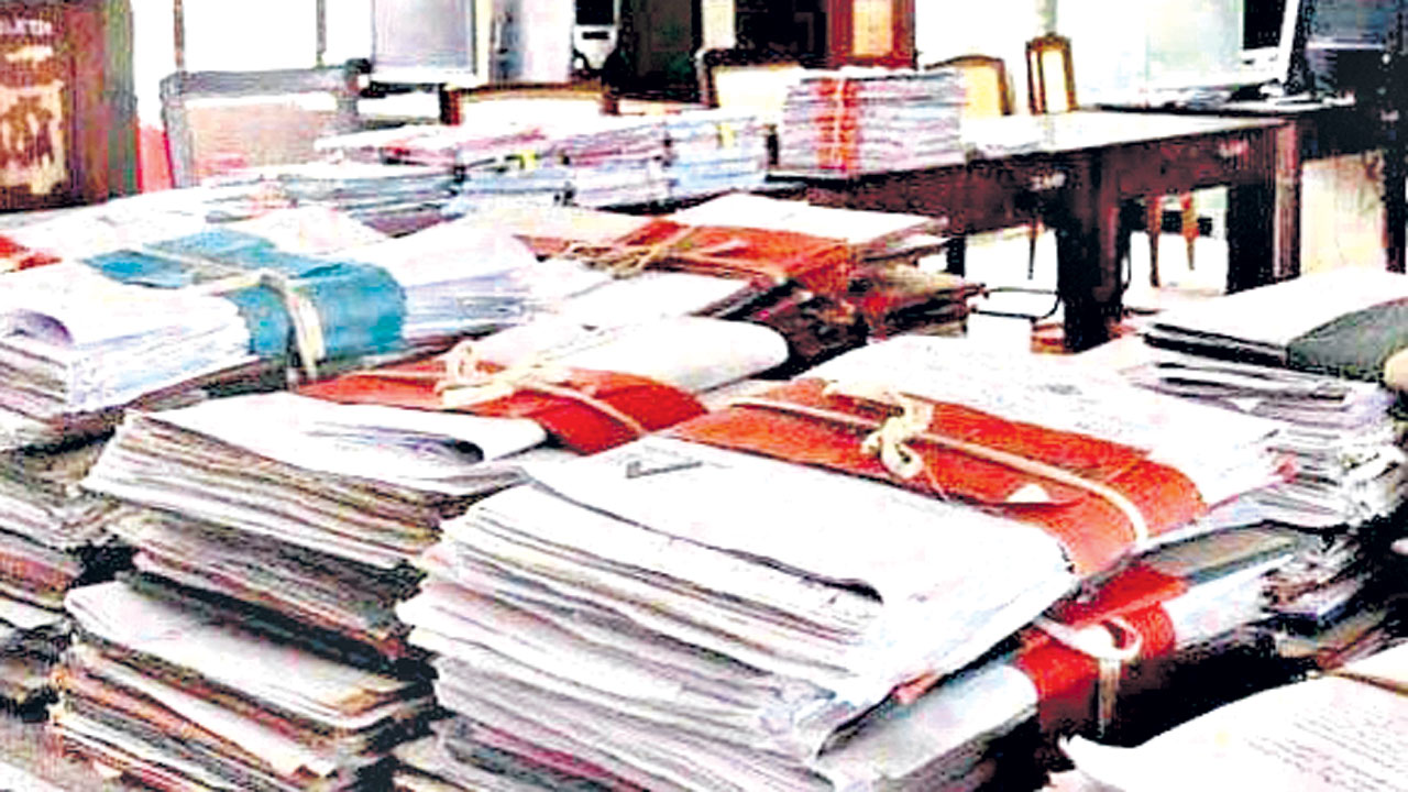 కదలని రెవెన్యూ ఫైళ్లు!