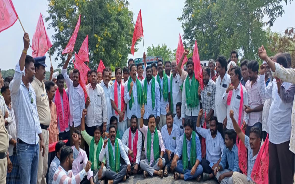 సాగుకు నాణ్యమైన కరెంటు ఇవ్వాల‌ని పెన్‌ప‌హాడ్ సబ్ స్టేషన్ ముట్టడి