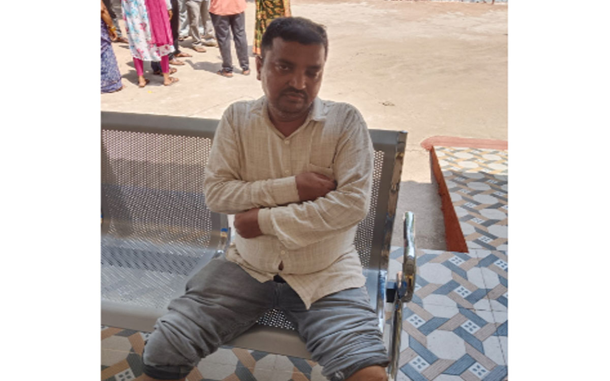 పోచంపల్లి పీహెచ్సీలో మహిళా వైద్యురాలిపై వ్యక్తి దాడి