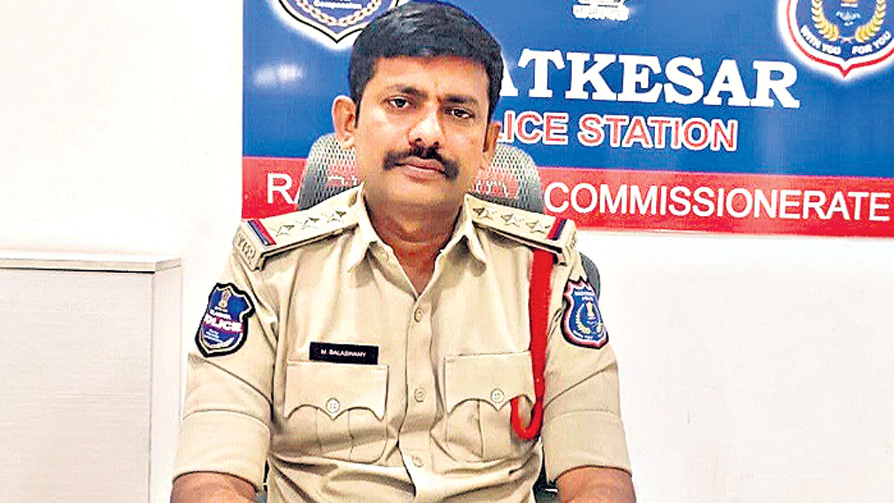 ఘట్‌కేసర్‌ ఇన్‌స్పెక్టర్‌ సస్పెన్షన్‌