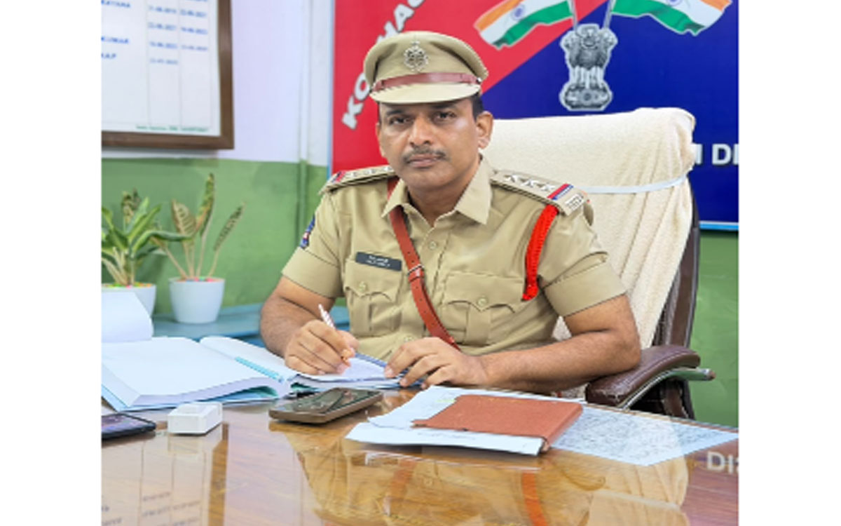 పోలీసు సిబ్బందికి సేవా పతకాలు