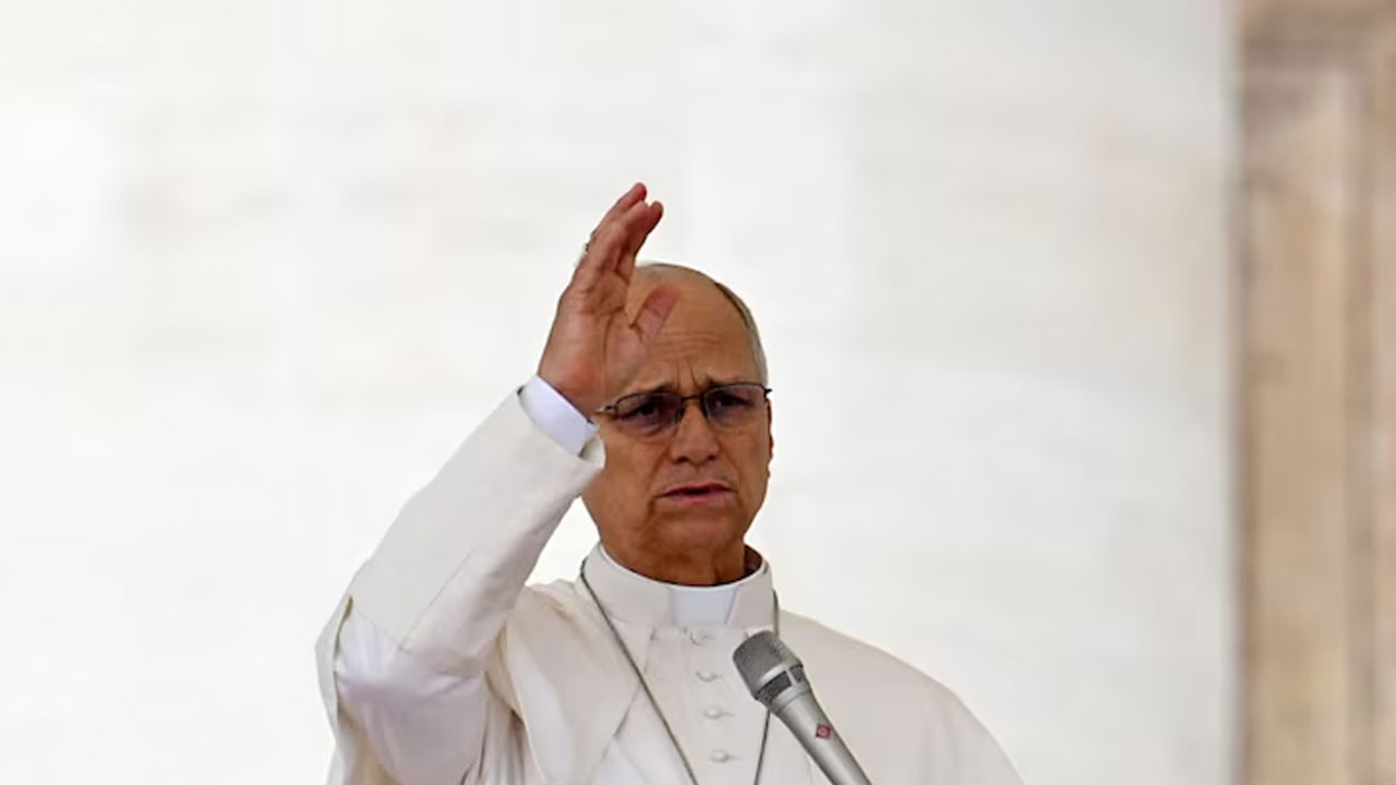 Pope Leo XIV: పోప్ లియోకు ఊపిరితిత్తుల క్యాన్స‌ర్‌.. స‌ర్జ‌రీతో క‌ణితి తొల‌గింపు