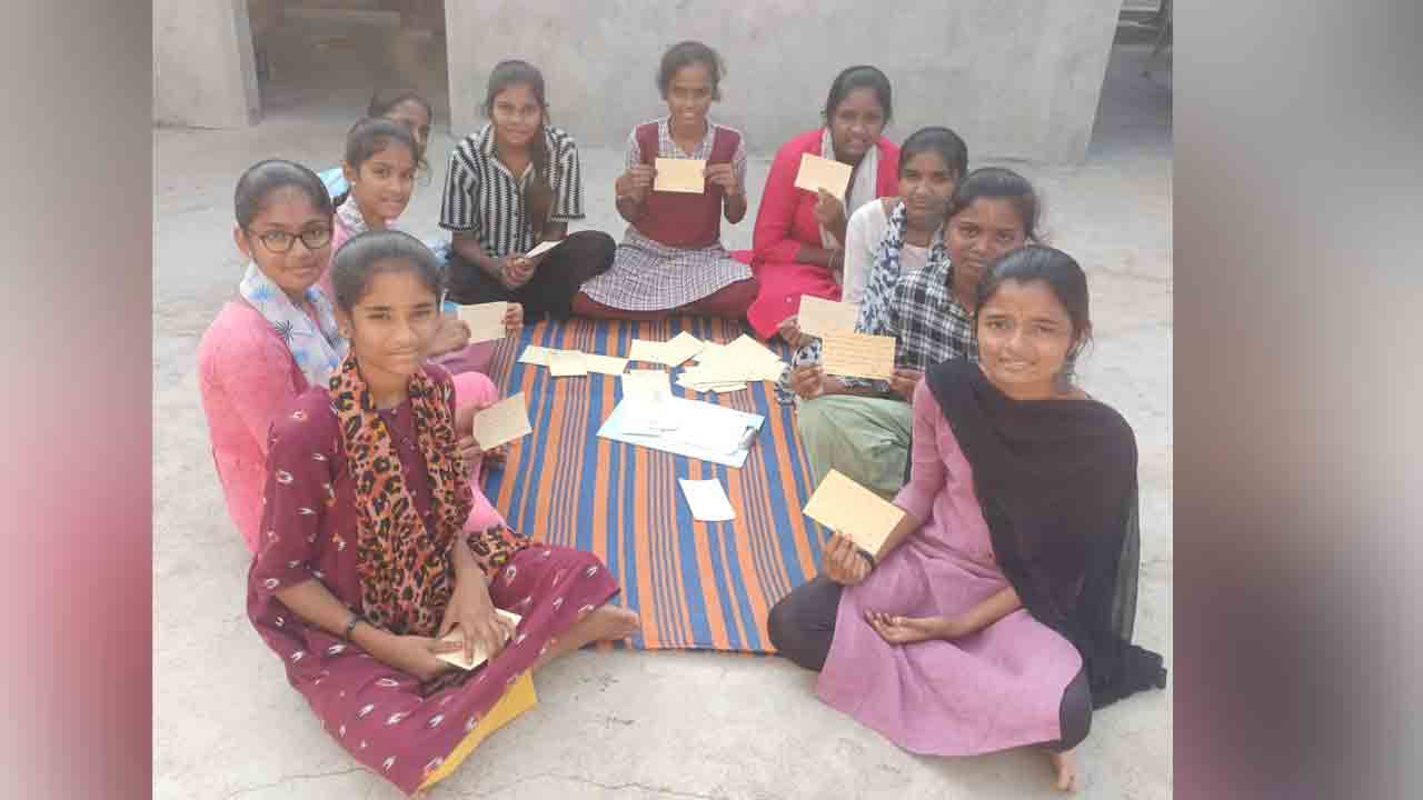 Students Appeal | ‘మాబడిలో హిందీ టీచర్‌ లేరు.. కలెక్టర్‌కు చెప్పి మూడు నెలలనైనా నియమించలే’..!
