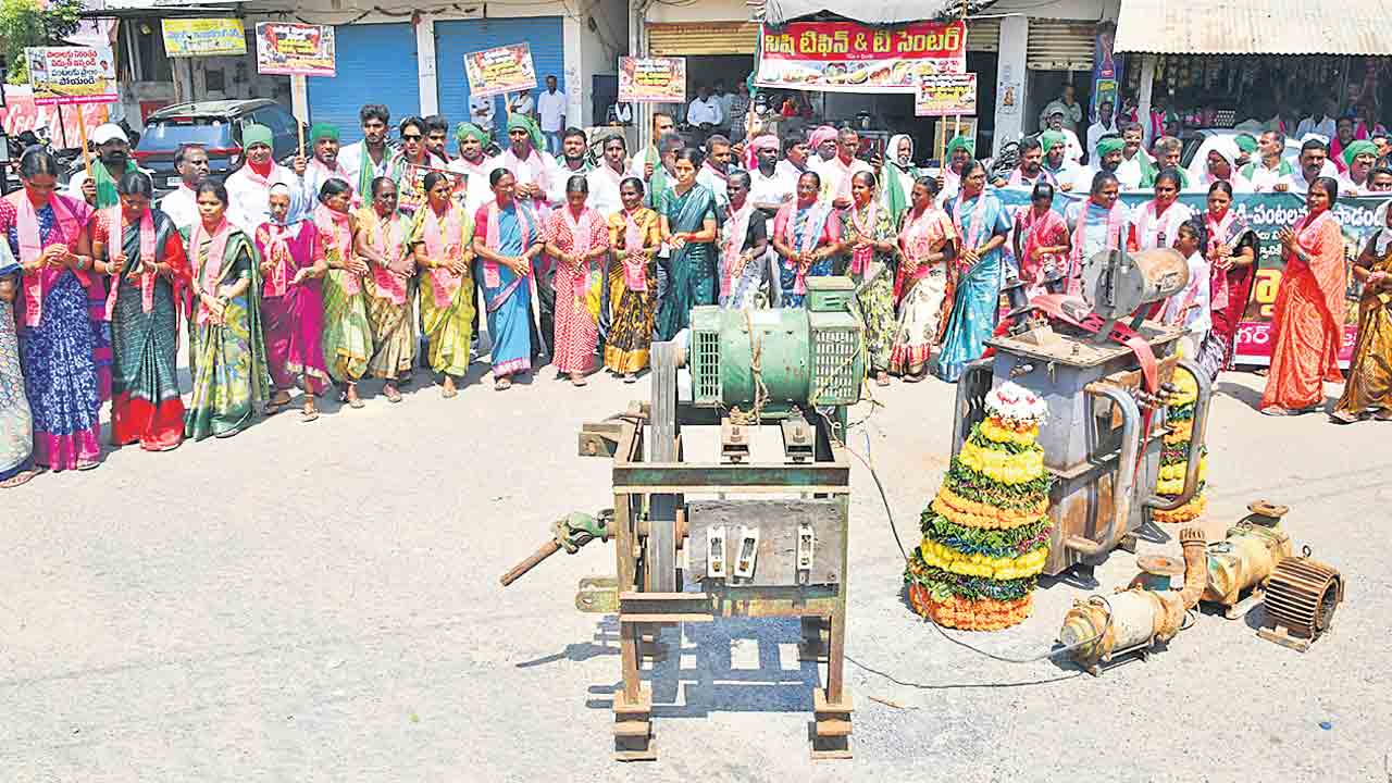 రాష్ట్రంలో విద్యుత్తు సంక్షోభం.. కాంగ్రెస్‌ వచ్చింది ఉయ్యాలో.. కరెంటు పోయింది ఉయ్యాలో..
