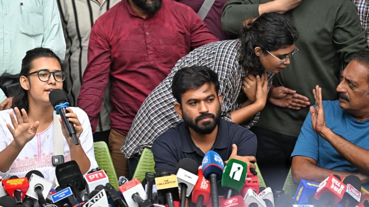 11 మందికే అనుమతి