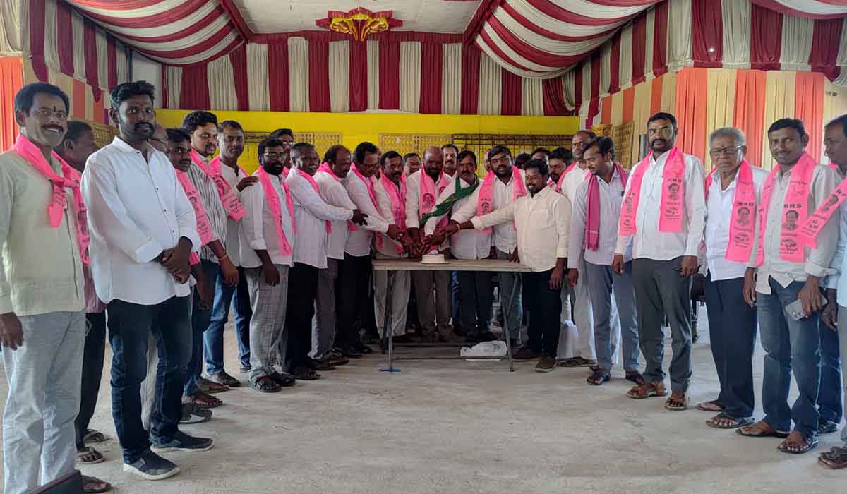 KalvaSrirampur | కాల్వశ్రీరాంపూర్‌లో దాసరి ప్రశాంత్ రెడ్డి జన్మదిన వేడుకలు