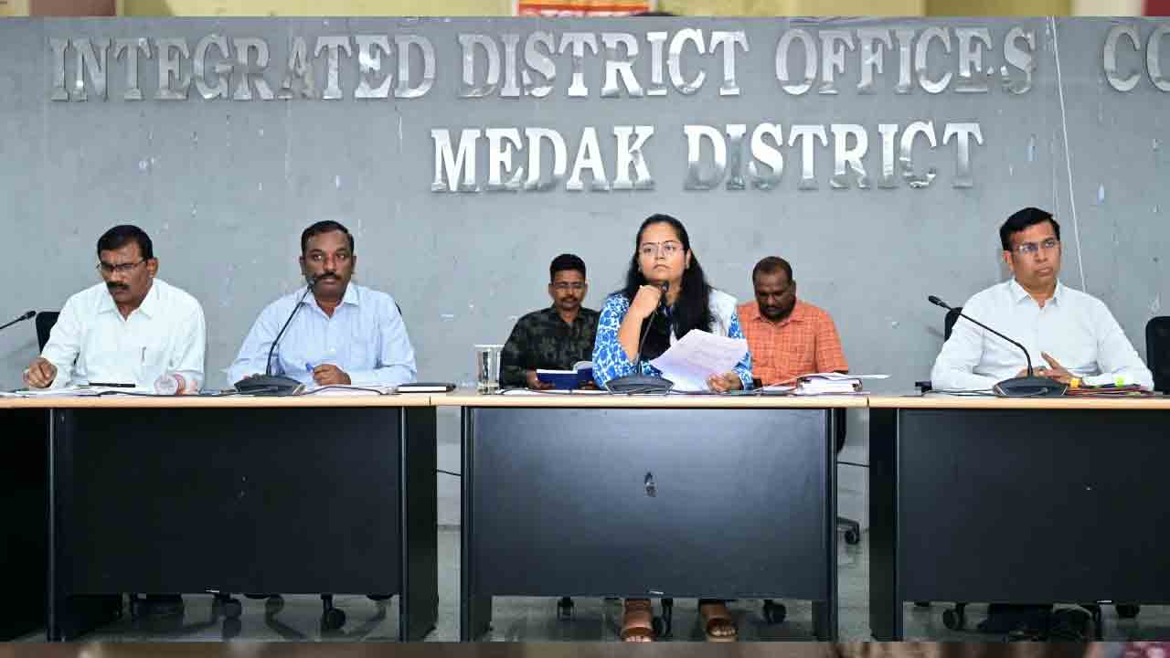ప్రత్యామ్నాయ పంటల సాగును ప్రోత్సహించాలి : కలెక్టర్ ప్రతిమా సింగ్