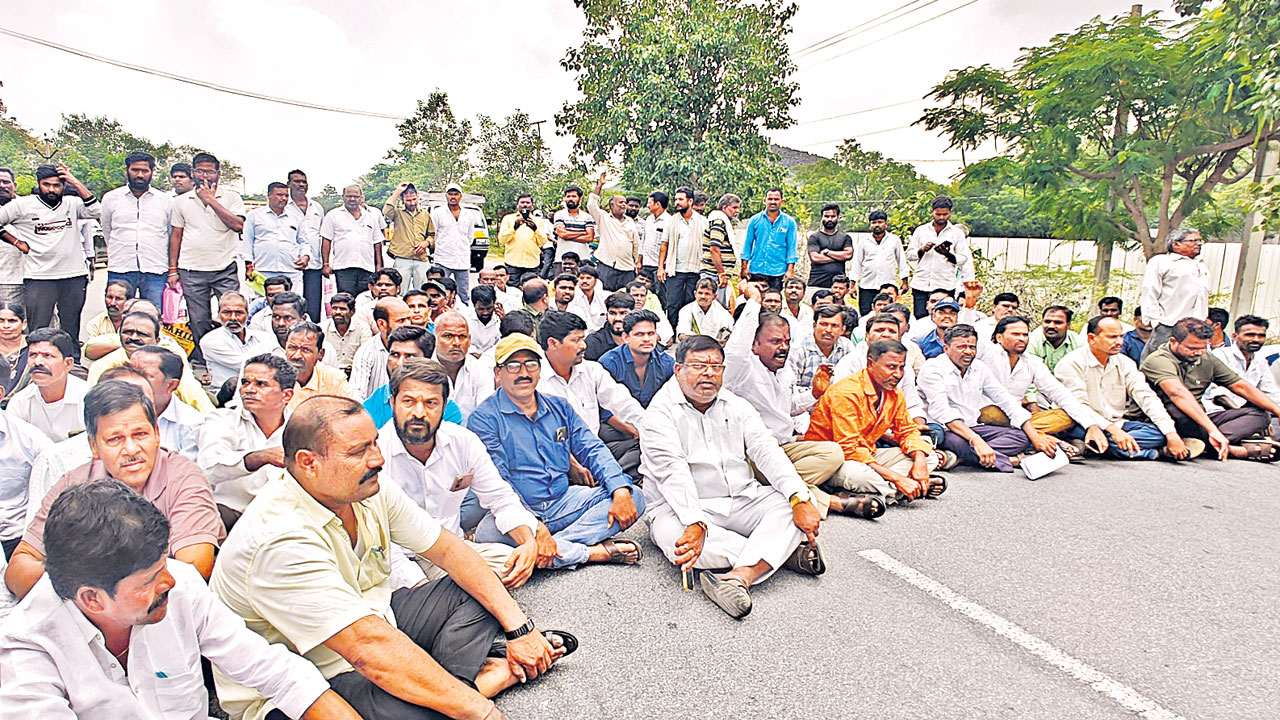 భూ సర్వేపై భగ్గుమన్న రైతన్నలు