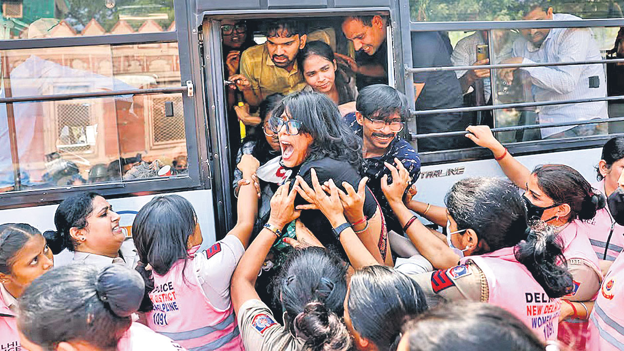 Protestors Arrest In Van