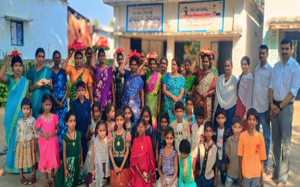 రాంపురం పాఠశాలలో ఘనంగా బతుకమ్మ వేడుకలు