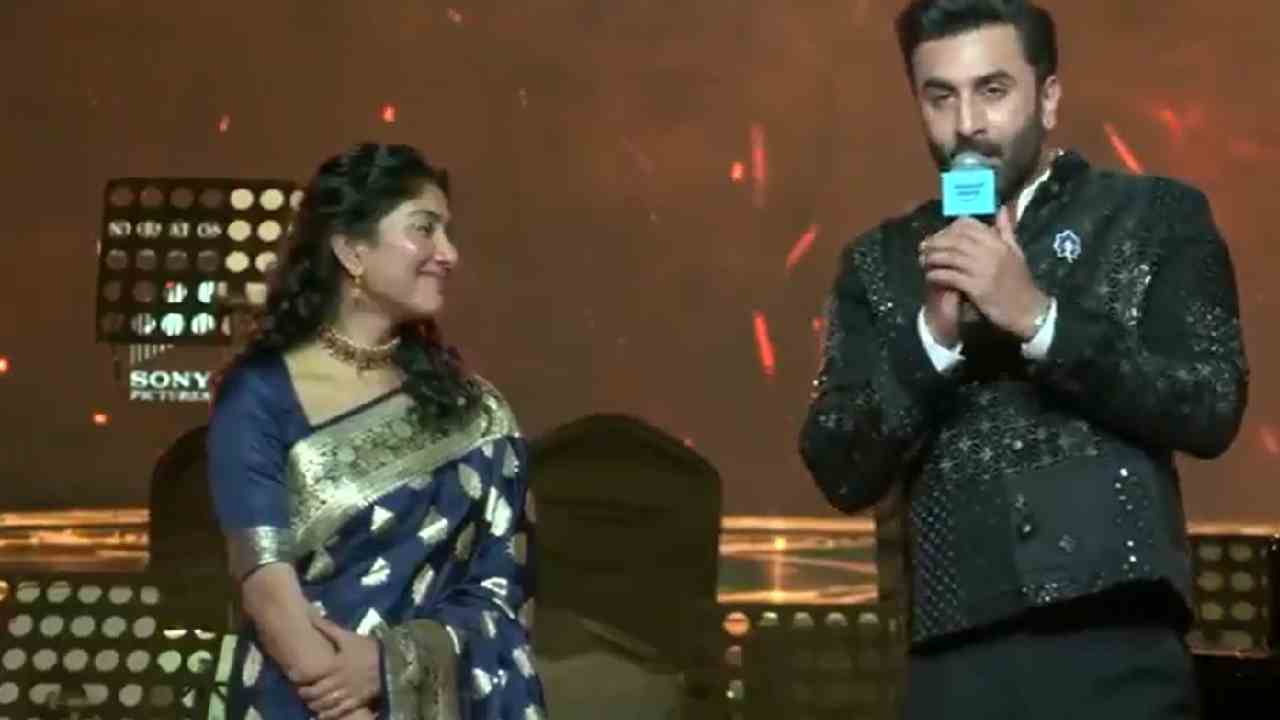 Ranbir Kapoor | దసరా వేడుకల్లో నోరుజారడంపై రణ్‌బీర్ కపూర్ క్షమాపణలు!