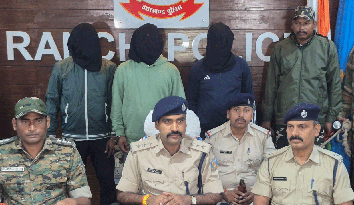 Revenue Officer: రెవ‌న్యూ అధికారి హ‌త్య‌..  ముగ్గురు కుటుంబ‌స‌భ్యులు అరెస్టు